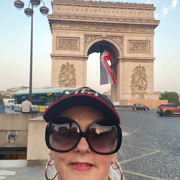 Meet your Posher, Scarlet - Picture 4 of 4